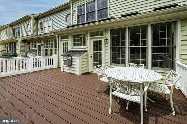 Building Photo - 1156 Regal Oak Dr