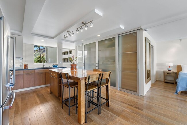 Building Photo - Colony Surf Luxe: Oceanfront 1BR w/ Diamon...