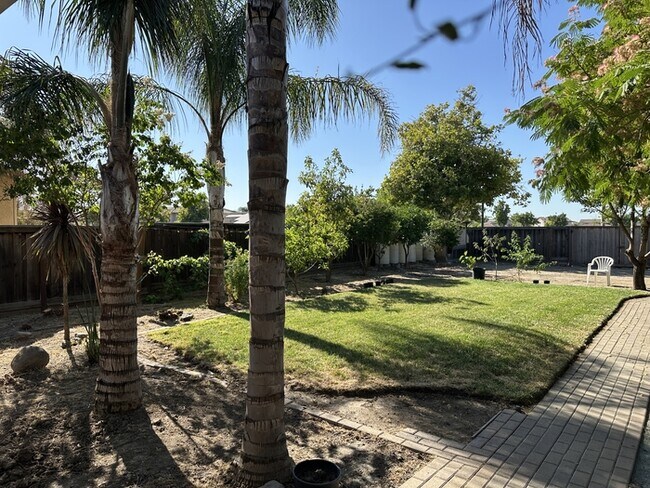 Building Photo - This stunning corner home offers 4 spaciou...