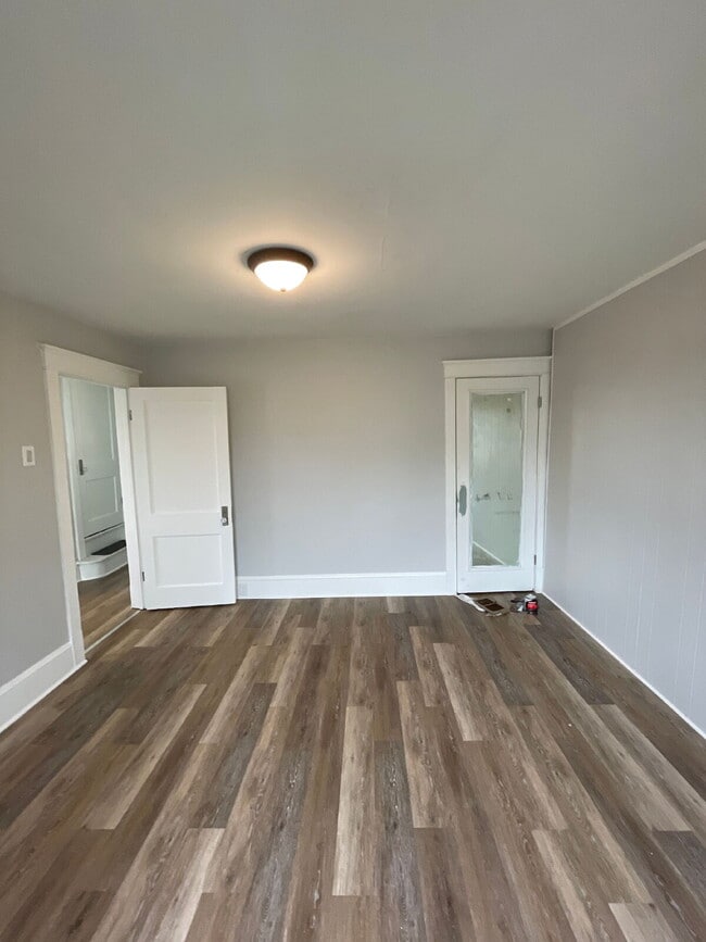 Building Photo - Completely renovated 4 bed 1 bath home near Kennywood Park!