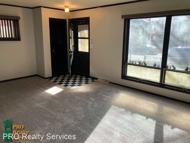Building Photo - 2 br, 1 bath House - 727 Geranium Ave E