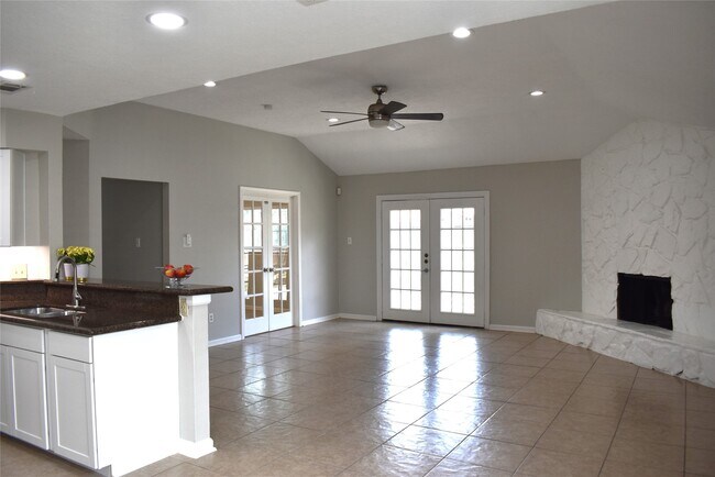 Building Photo - 18007 Forest Cedars Dr