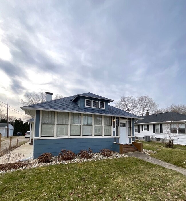 Building Photo - 3-bedroom, 2.0 bathroom home in Saint Joseph