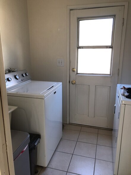 Building Photo - 237 Spring St