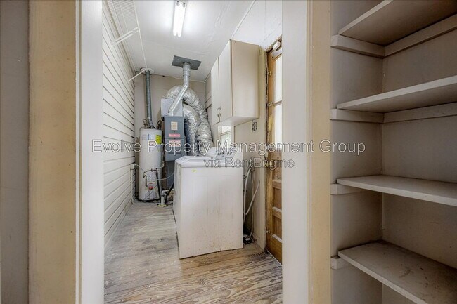 Building Photo - 431 Alexander St