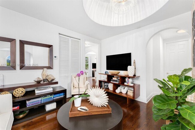 Building Photo - 2143 N Bay Rd