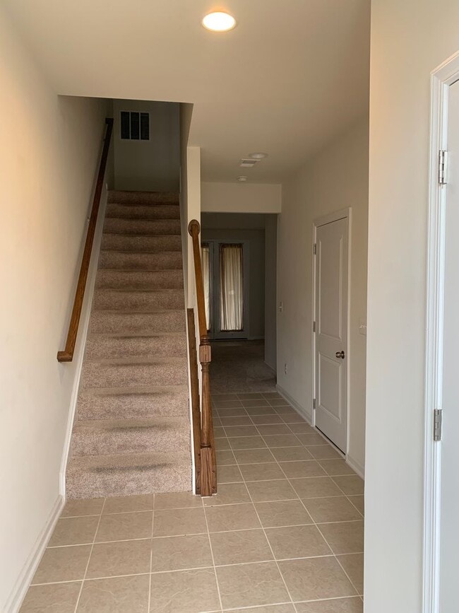 Building Photo - 116 Sequoia Dr