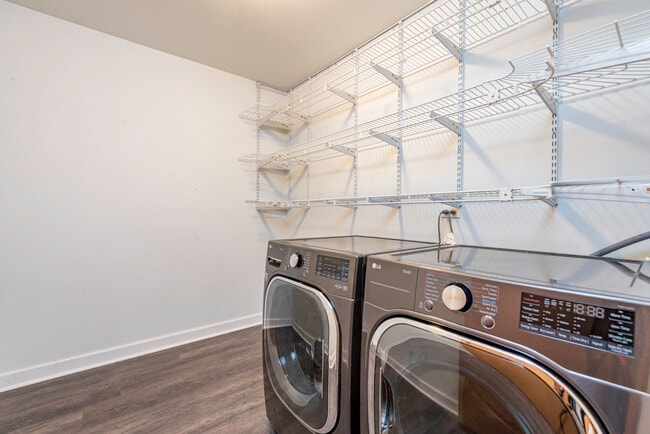 Building Photo - 686 Chippewa Cir