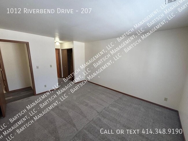Building Photo - 1012 Riverbend Dr