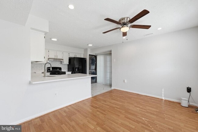 Building Photo - 2401 W Rosecroft Village Cir