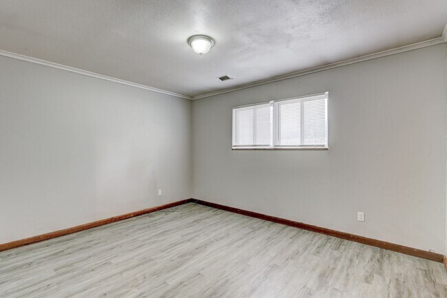 Building Photo - 3 bed 2 bath home in Bethany, OK