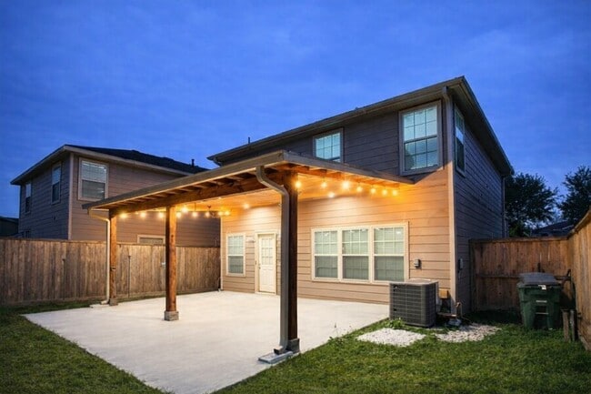 Building Photo - 910 Staffordale Manor Ln