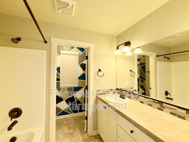 Building Photo - 3623 NE Sitka Dr