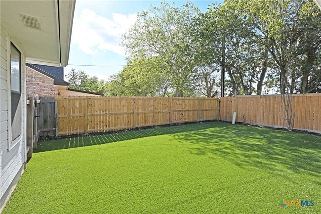 Building Photo - 953 River Bank