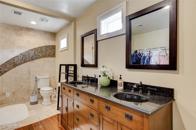 Building Photo - 7001 Alamitos Cir