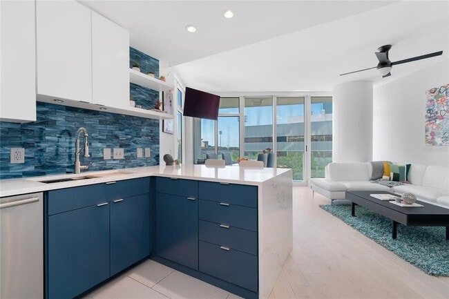 Building Photo - 175 1st St S