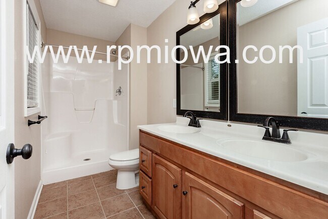 Building Photo - ESTABLISHED NEIGHBORHOOD!!! 4 Bedroom, 3 Bath Home in Ankeny