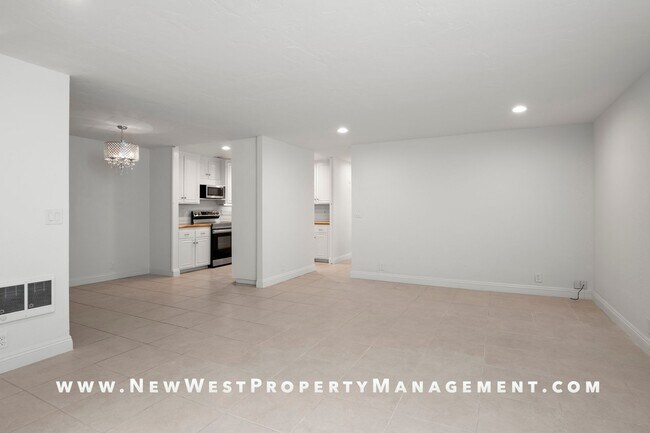 Building Photo - Expansive La Jolla Village 2 Bedroom at De...