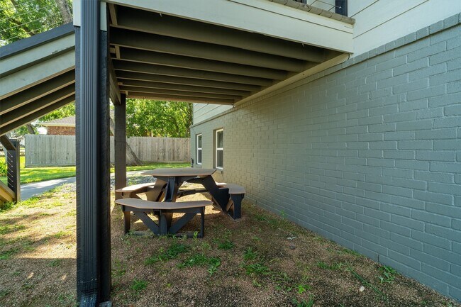 Building Photo - 719 Fairfield Ave