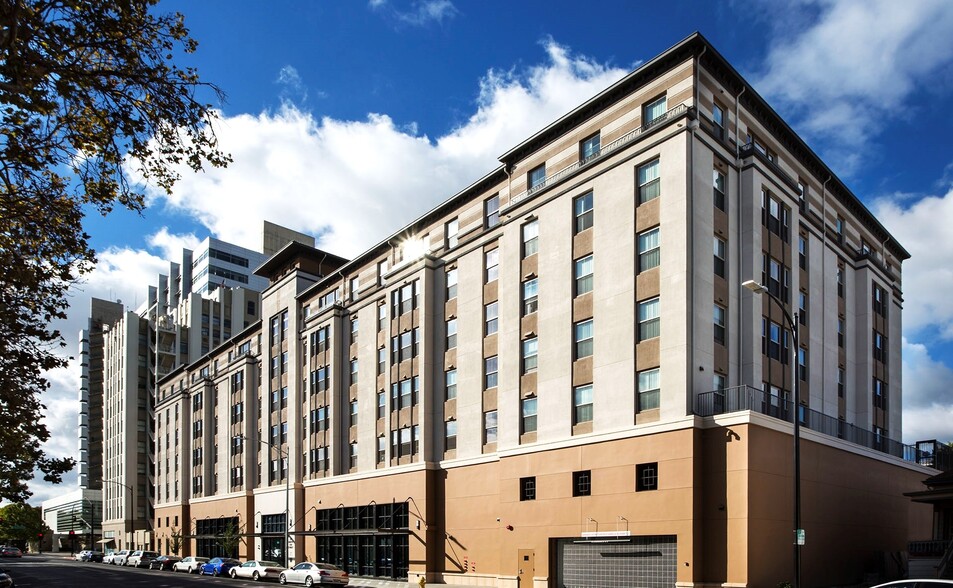 Exterior - 27 North - Student Housing Apartments