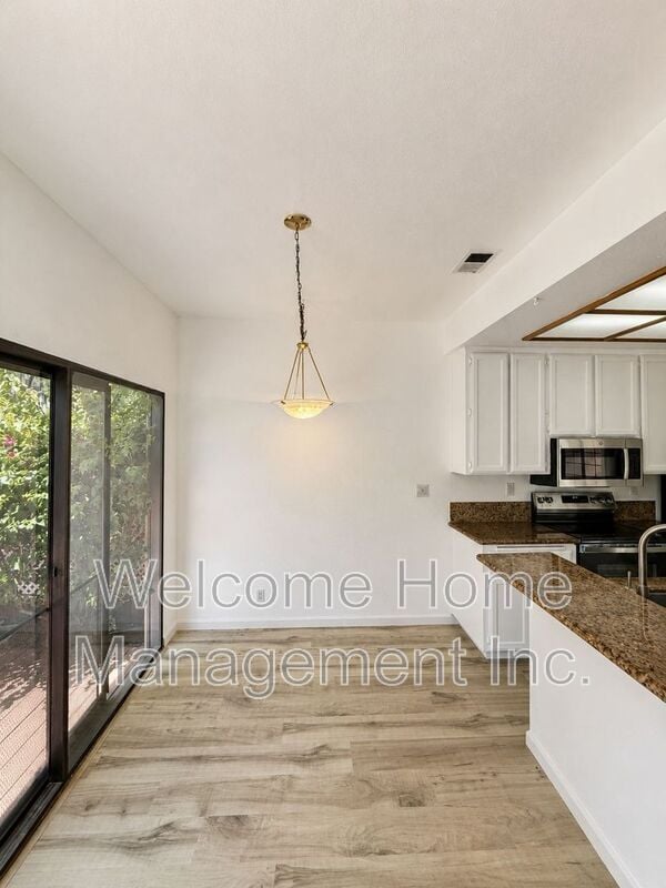Building Photo - 34769 Comstock Common