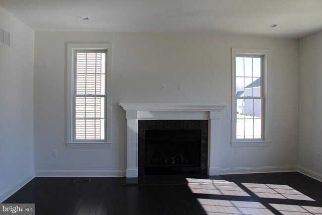 Building Photo - 47 Thomas Dr