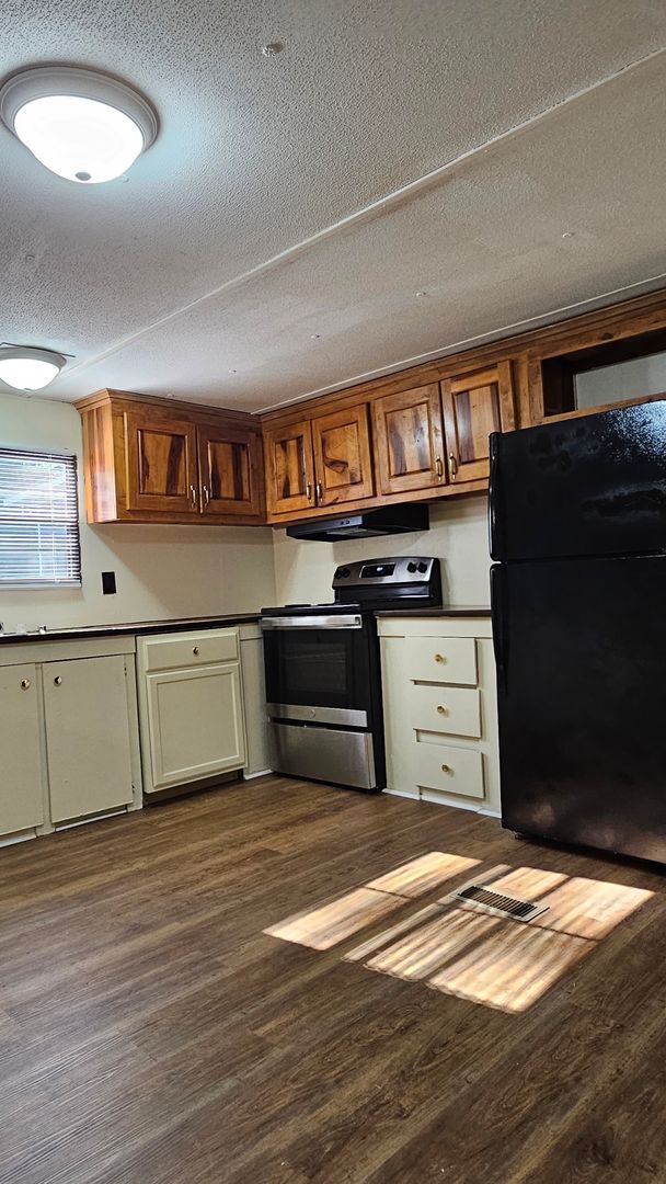 Building Photo - mobile home conveniently located