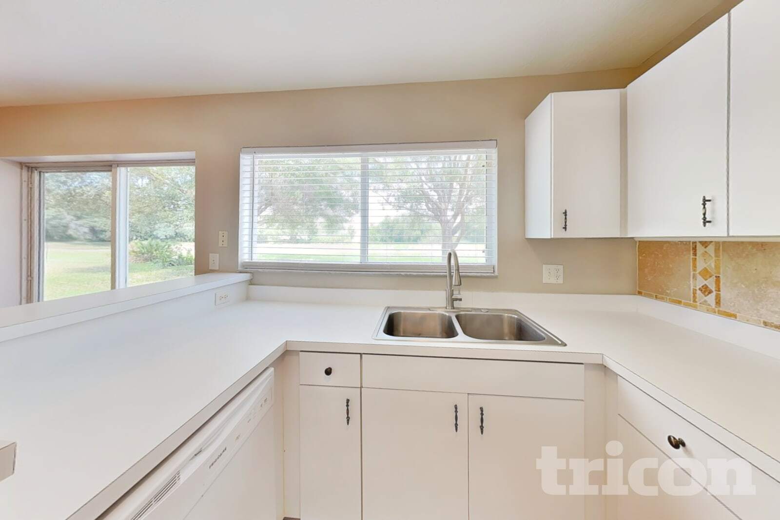 Building Photo - 10211 Summerview Cir