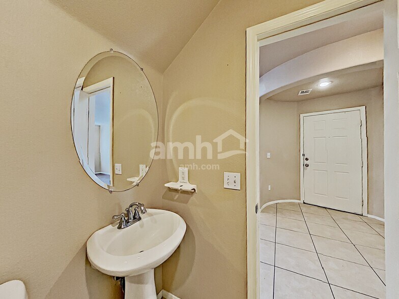 Building Photo - 8116 Stonyford Ct