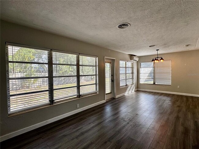 Building Photo - 2624 Sunnybrook Dr