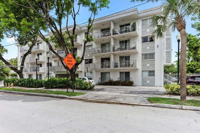 Building Photo - 445 SW 11th St