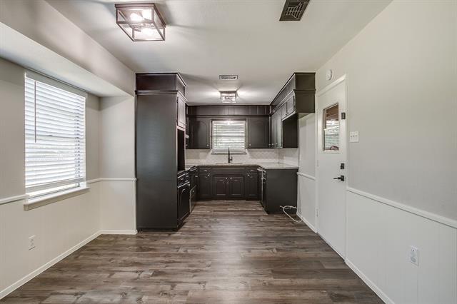 Building Photo - 317 NW Suzanne Terrace