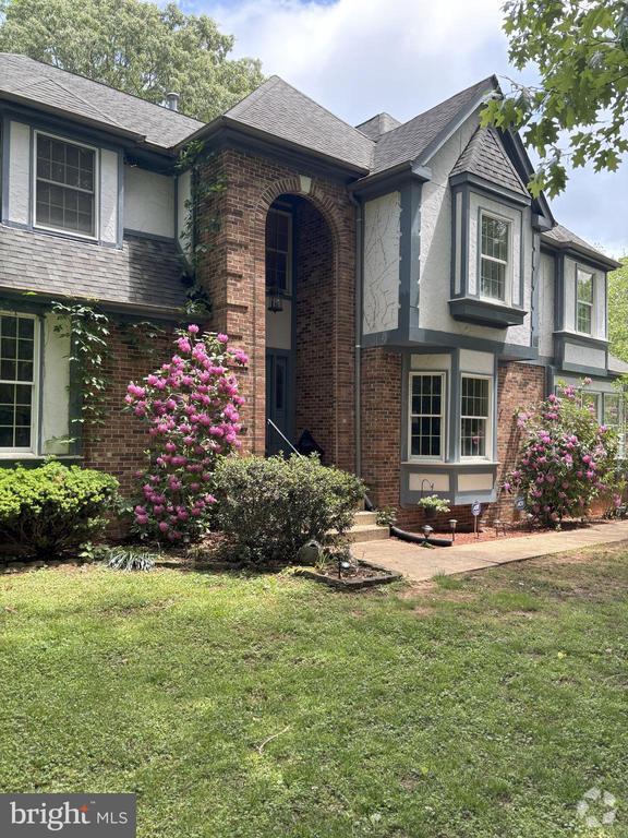 Building Photo - 3059 Southampton Dr