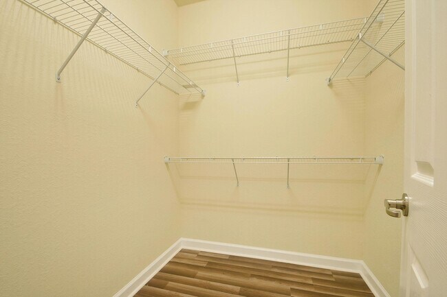 Building Photo - 10385 Wellington Parc Dr