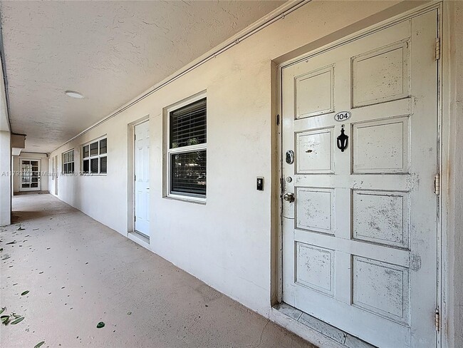 Building Photo - 2671 S Course Dr