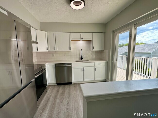 Building Photo - 629 Longfellow Dr