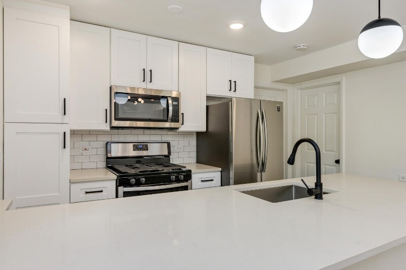 Building Photo - 2128 N Whipple St