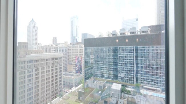 Building Photo - 21 W Randolph St