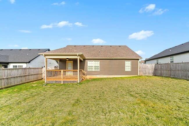 Building Photo - Pet Friendly Three Bedroom!