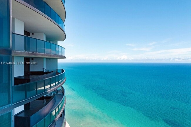 Building Photo - 18555 Collins Ave