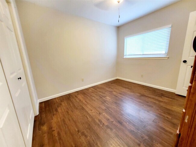 Building Photo - 2711 S Brompton Dr