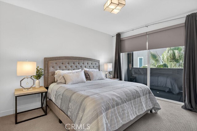 Building Photo - 985 Doheny Way