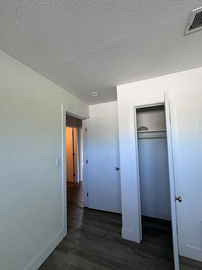 Building Photo - Upstairs Apartment