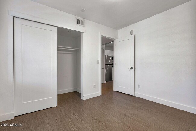 Building Photo - 622 N 9th Ave