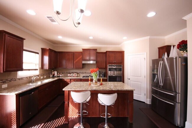 Building Photo - 3415 Pointe Vecchio Cir