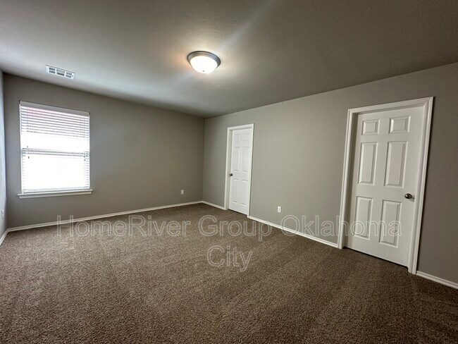 Building Photo - 3508 SE 95th St