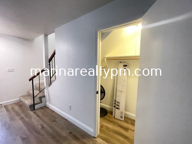 Building Photo - Two Story Crockett Condo Two-Off Street Pa...