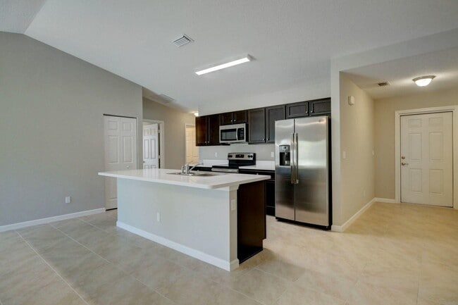 Building Photo - 799 SW Sardinia Ave