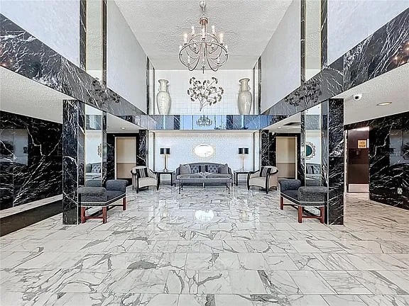 Building Photo - 100 Pierce St