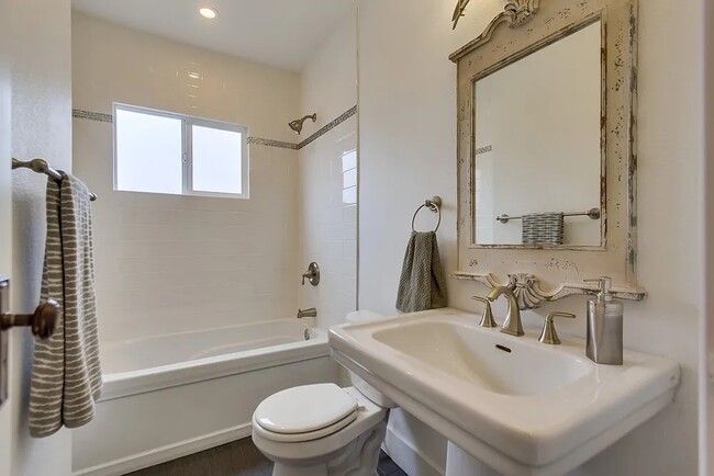 Building Photo - 4004 Arizona St